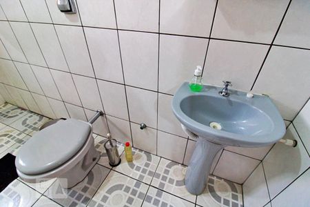 Casa à venda com 150m², 4 quartos e 2 vagas Casa à venda com 150m², 4 quartos e 2 vagasBanheiro