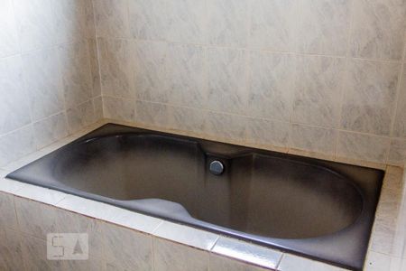 Casa à venda com 204m², 4 quartos e 2 vagasBanheira