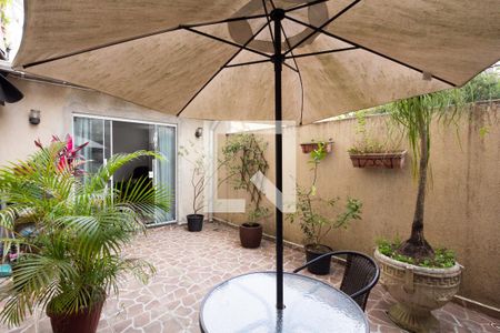 Apartamento à venda com 80m², 2 quartos e 1 vaga Apartamento à venda com 80m², 2 quartos e 1 vagaVaranda