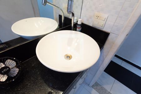 Apartamento à venda com 80m², 2 quartos e 1 vaga Apartamento à venda com 80m², 2 quartos e 1 vagaBanheiro