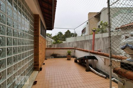 Casa à venda com 436m², 4 quartos e 5 vagas Casa à venda com 436m², 4 quartos e 5 vagasVaranda do Quarto 4