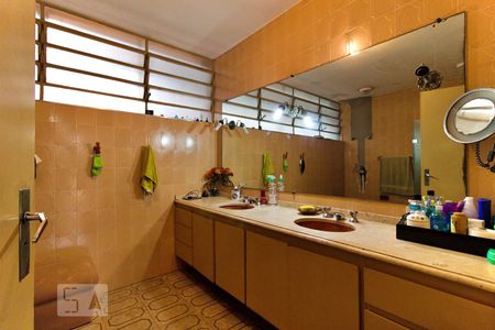 Casa à venda com 436m², 4 quartos e 5 vagas Casa à venda com 436m², 4 quartos e 5 vagasBanheiro da Suíte