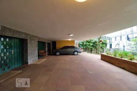 Casa à venda com 436m², 4 quartos e 5 vagas Casa à venda com 436m², 4 quartos e 5 vagasGaragem