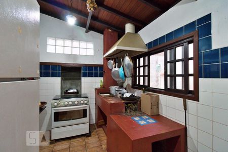 Casa à venda com 436m², 4 quartos e 5 vagas Casa à venda com 436m², 4 quartos e 5 vagasCozinha