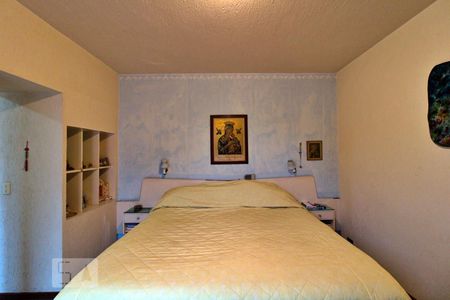 Casa à venda com 436m², 4 quartos e 5 vagas Casa à venda com 436m², 4 quartos e 5 vagasSuíte