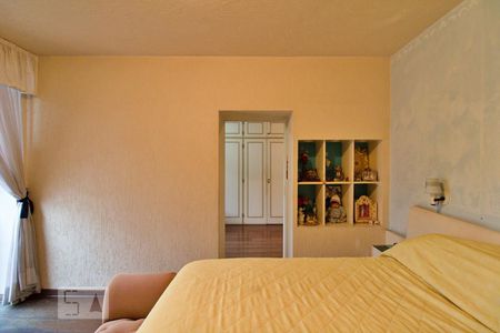 Casa à venda com 436m², 4 quartos e 5 vagas Casa à venda com 436m², 4 quartos e 5 vagasSuíte