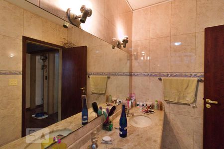 Casa à venda com 436m², 4 quartos e 5 vagas Casa à venda com 436m², 4 quartos e 5 vagasBanheiro