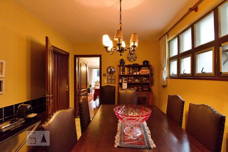 Casa à venda com 436m², 4 quartos e 5 vagas Casa à venda com 436m², 4 quartos e 5 vagasCopa