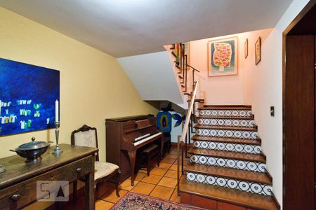 Casa à venda com 436m², 4 quartos e 5 vagas Casa à venda com 436m², 4 quartos e 5 vagasAcesso da Garagem