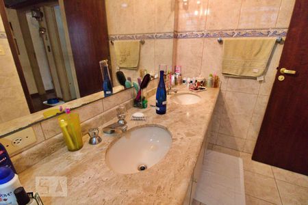 Casa à venda com 436m², 4 quartos e 5 vagas Casa à venda com 436m², 4 quartos e 5 vagasBanheiro