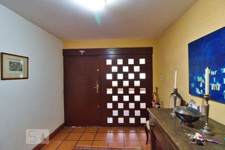 Casa à venda com 436m², 4 quartos e 5 vagas Casa à venda com 436m², 4 quartos e 5 vagasAcesso da Garagem