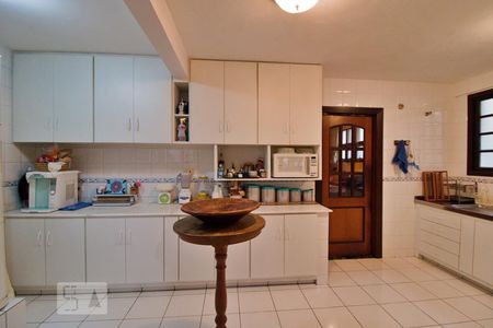 Casa à venda com 436m², 4 quartos e 5 vagas Casa à venda com 436m², 4 quartos e 5 vagasCozinha