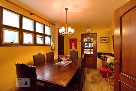 Casa à venda com 436m², 4 quartos e 5 vagas Casa à venda com 436m², 4 quartos e 5 vagasCopa