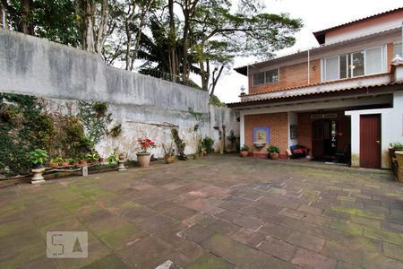 Casa à venda com 436m², 4 quartos e 5 vagas Casa à venda com 436m², 4 quartos e 5 vagasÁrea Externa