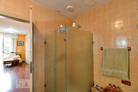 Casa à venda com 436m², 4 quartos e 5 vagas Casa à venda com 436m², 4 quartos e 5 vagasBanheiro da Suíte