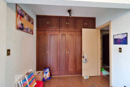 Casa à venda com 436m², 4 quartos e 5 vagas Casa à venda com 436m², 4 quartos e 5 vagasQuarto 4