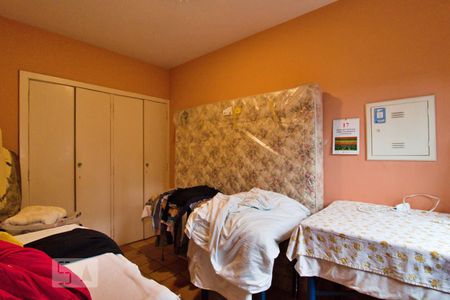 Casa à venda com 436m², 4 quartos e 5 vagas Casa à venda com 436m², 4 quartos e 5 vagasQuarto de Serviço