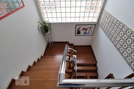Casa à venda com 436m², 4 quartos e 5 vagas Casa à venda com 436m², 4 quartos e 5 vagasEscadas