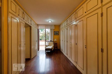 Casa à venda com 436m², 4 quartos e 5 vagas Casa à venda com 436m², 4 quartos e 5 vagasSuíte