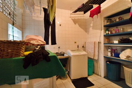 Casa à venda com 436m², 4 quartos e 5 vagas Casa à venda com 436m², 4 quartos e 5 vagasÁrea de Serviço