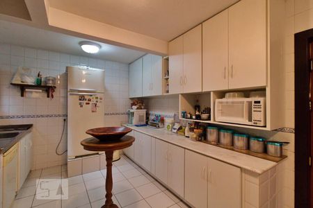 Casa à venda com 436m², 4 quartos e 5 vagas Casa à venda com 436m², 4 quartos e 5 vagasCozinha