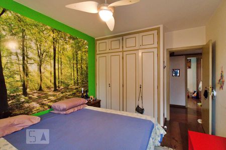 Casa à venda com 436m², 4 quartos e 5 vagas Casa à venda com 436m², 4 quartos e 5 vagasQuarto 2