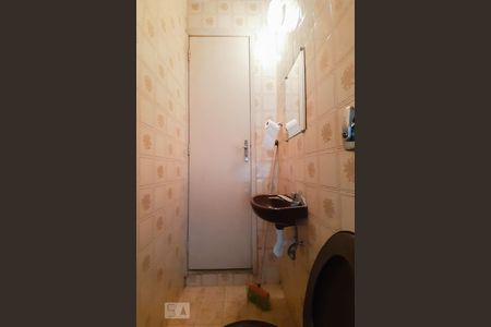 Casa à venda com 130m², 2 quartos e 2 vagas Casa à venda com 130m², 2 quartos e 2 vagasLavabo