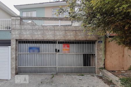 Casa à venda com 130m², 2 quartos e 2 vagas Casa à venda com 130m², 2 quartos e 2 vagasFachada