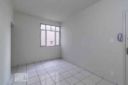 Sala de apartamento para alugar com 1 quarto, 50m² em Olaria, Rio de Janeiro