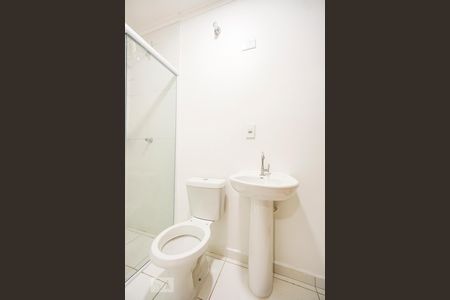 Banheiro social de kitnet/studio para alugar com 1 quarto, 20m² em Belenzinho, São Paulo