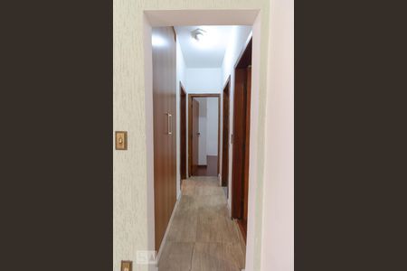 Corredor de apartamento para alugar com 3 quartos, 130m² em Itapoã, Belo Horizonte