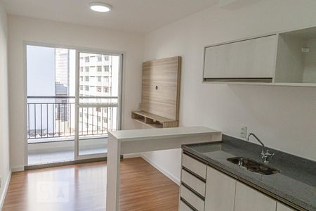 Sala/Cozinha de apartamento para alugar com 1 quarto, 28m² em República, São Paulo
