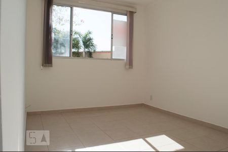 Sala de apartamento para alugar com 1 quarto, 50m² em Presidente Roosevelt, Uberlândia