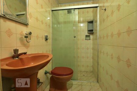 Casa à venda com 167m², 3 quartos e 3 vagasBanheiro - Casa Fundos