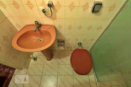 Casa à venda com 167m², 3 quartos e 3 vagasBanheiro - Casa Fundos