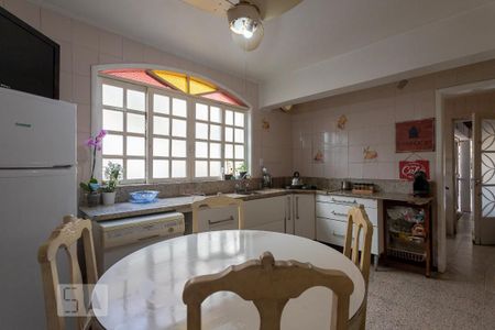 Casa à venda com 450m², 4 quartos e 4 vagasCozinha