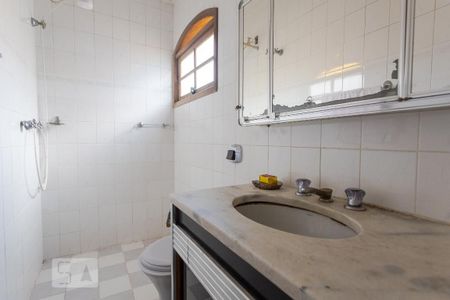 Casa à venda com 450m², 4 quartos e 4 vagasBanheiro 2