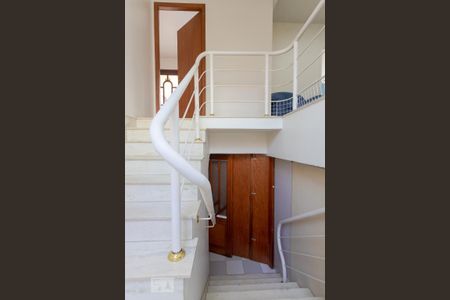 Casa à venda com 450m², 4 quartos e 4 vagasEscada