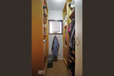 Apartamento à venda com 203m², 4 quartos e 4 vagasCloset