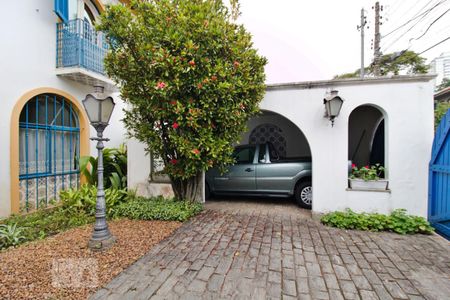 Casa à venda com 350m², 3 quartos e 4 vagas Casa à venda com 350m², 3 quartos e 4 vagasGaragem