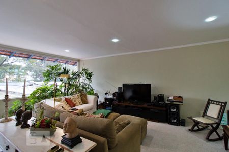Casa à venda com 350m², 3 quartos e 4 vagas Casa à venda com 350m², 3 quartos e 4 vagasSala Intima