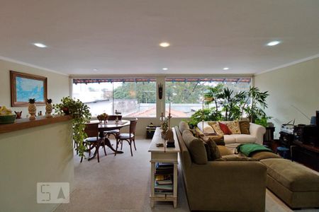 Casa à venda com 350m², 3 quartos e 4 vagas Casa à venda com 350m², 3 quartos e 4 vagasSala Intima