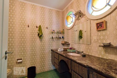 Casa à venda com 350m², 3 quartos e 4 vagas Casa à venda com 350m², 3 quartos e 4 vagasBanheiro da Suíte
