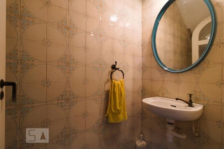 Casa à venda com 350m², 3 quartos e 4 vagas Casa à venda com 350m², 3 quartos e 4 vagasLavabo do Salão Inferior