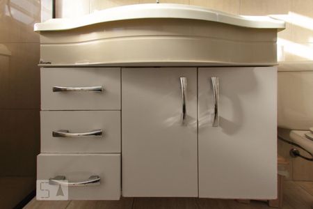 Casa à venda com 225m², 4 quartos e 2 vagasBanheiro 1 - gabinete