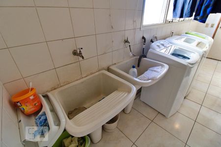 Apartamento à venda com 219m², 4 quartos e 2 vagas Apartamento à venda com 219m², 4 quartos e 2 vagasÁrea de Serviço