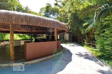 Apartamento à venda com 219m², 4 quartos e 2 vagas Apartamento à venda com 219m², 4 quartos e 2 vagasÁrea comum - Churrasqueira