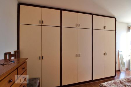 Apartamento à venda com 219m², 4 quartos e 2 vagas Apartamento à venda com 219m², 4 quartos e 2 vagasSuíte 4