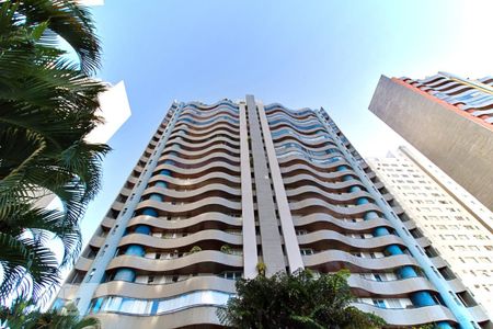 Apartamento à venda com 219m², 4 quartos e 2 vagas Apartamento à venda com 219m², 4 quartos e 2 vagasFachada