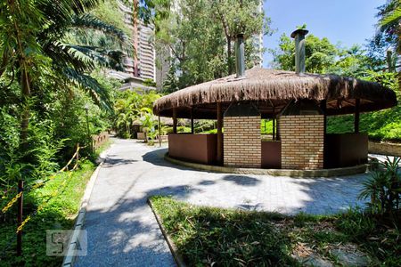 Apartamento à venda com 219m², 4 quartos e 2 vagas Apartamento à venda com 219m², 4 quartos e 2 vagasÁrea comum - Churrasqueira